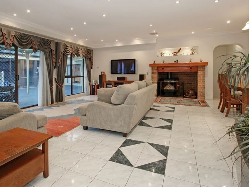 11 Forrest Hill Grove, Ferntree Gully VIC 3156