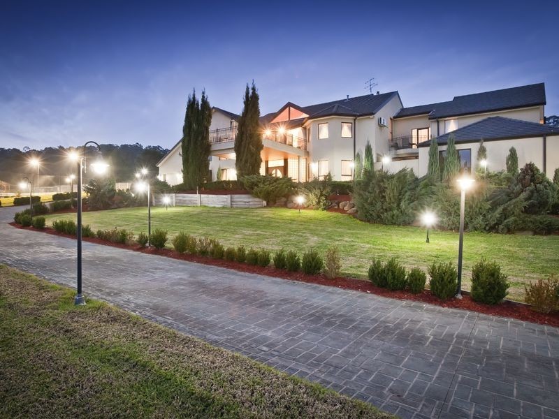 11 Forrest Hill Grove, Ferntree Gully VIC 3156