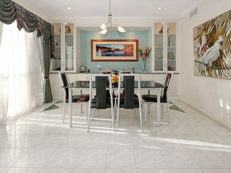 11 Forrest Hill Grove, Ferntree Gully VIC 3156