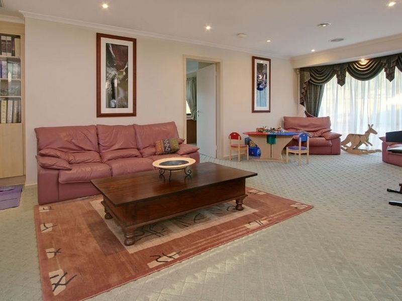 11 Forrest Hill Grove, Ferntree Gully VIC 3156