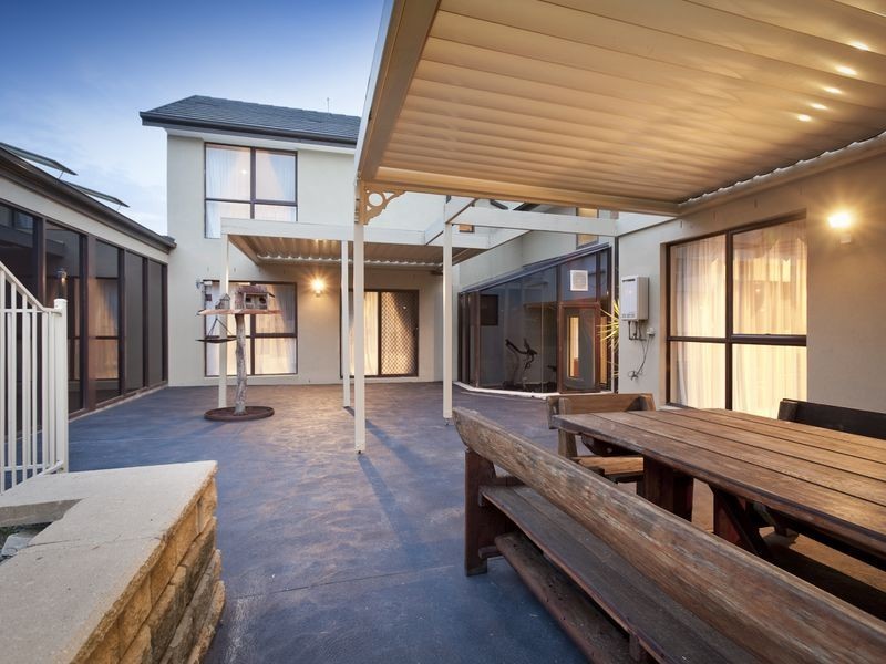 11 Forrest Hill Grove, Ferntree Gully VIC 3156