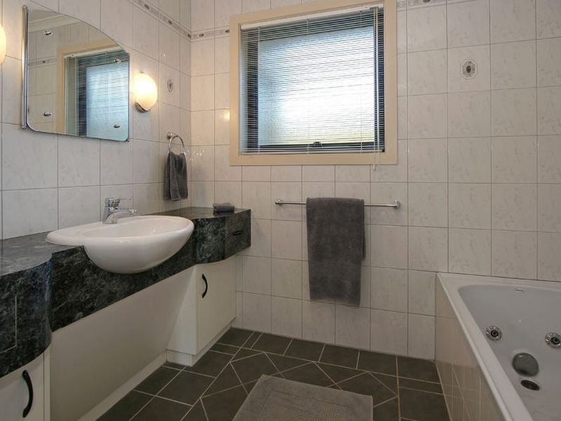 11 Forrest Hill Grove, Ferntree Gully VIC 3156