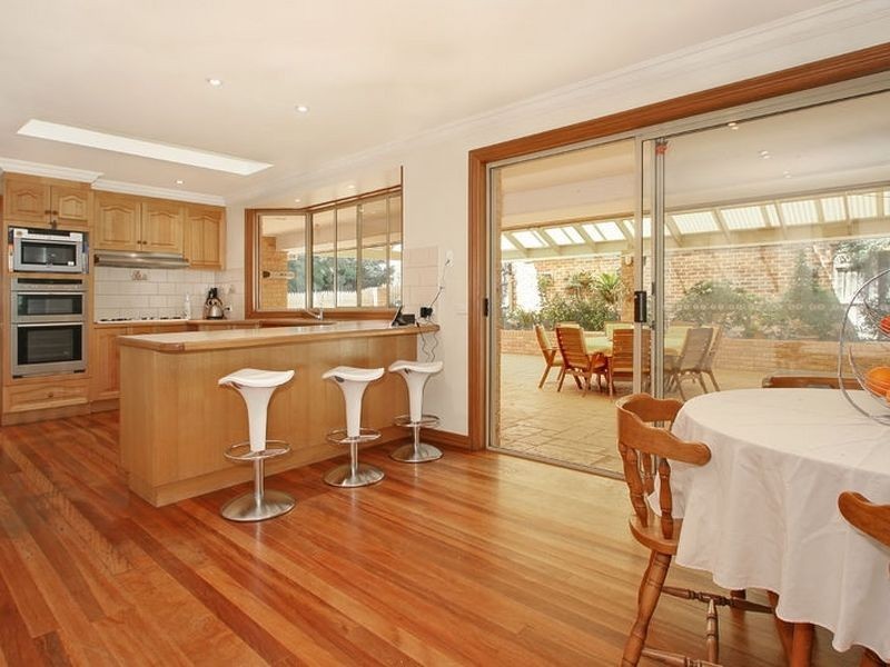 8 Silverdale Close, Rowville VIC 3178