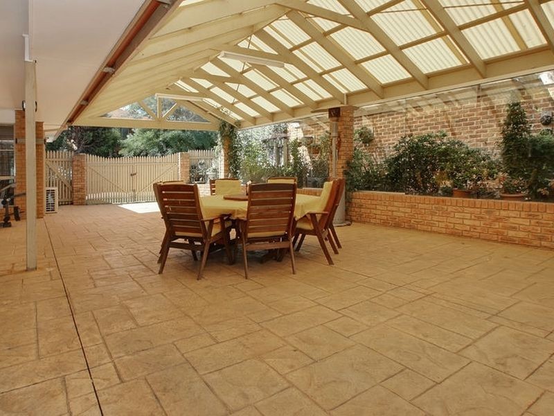 8 Silverdale Close, Rowville VIC 3178