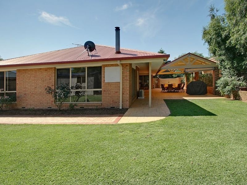 8 Silverdale Close, Rowville VIC 3178