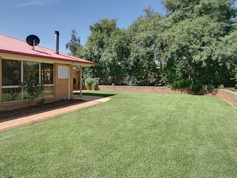 8 Silverdale Close, Rowville VIC 3178