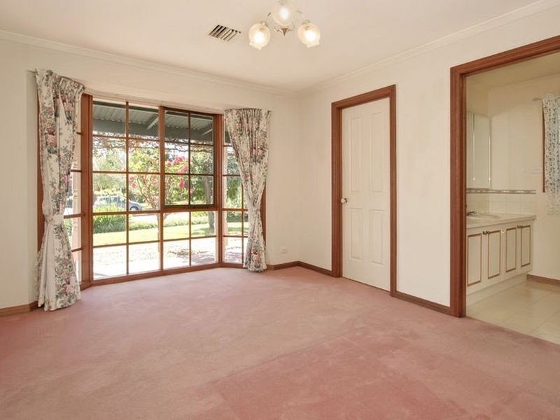 375 Dandelion Drive, Rowville VIC 3178
