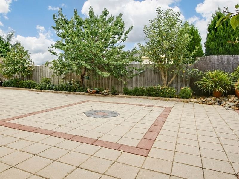 7 Tivoli Gardens, Rowville VIC 3178