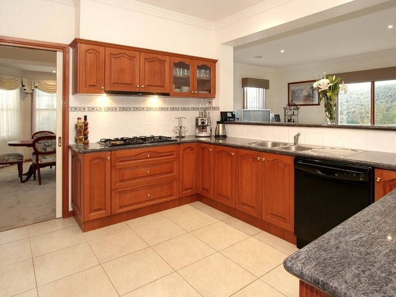 1 Rossiter Court, Rowville VIC 3178