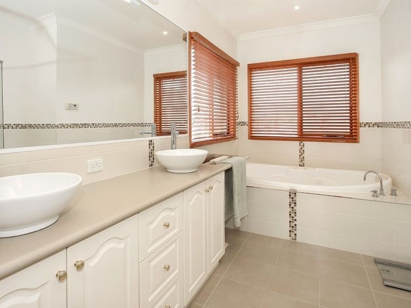 1 Rossiter Court, Rowville VIC 3178