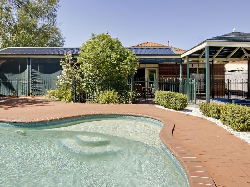 27 Landsborough Avenue, Rowville VIC 3178