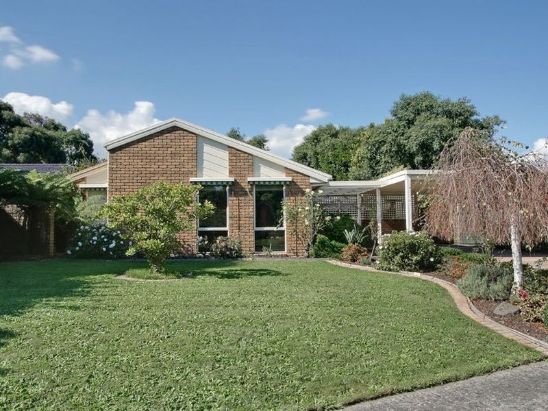 8 Bellfield Drive, Lysterfield VIC 3156