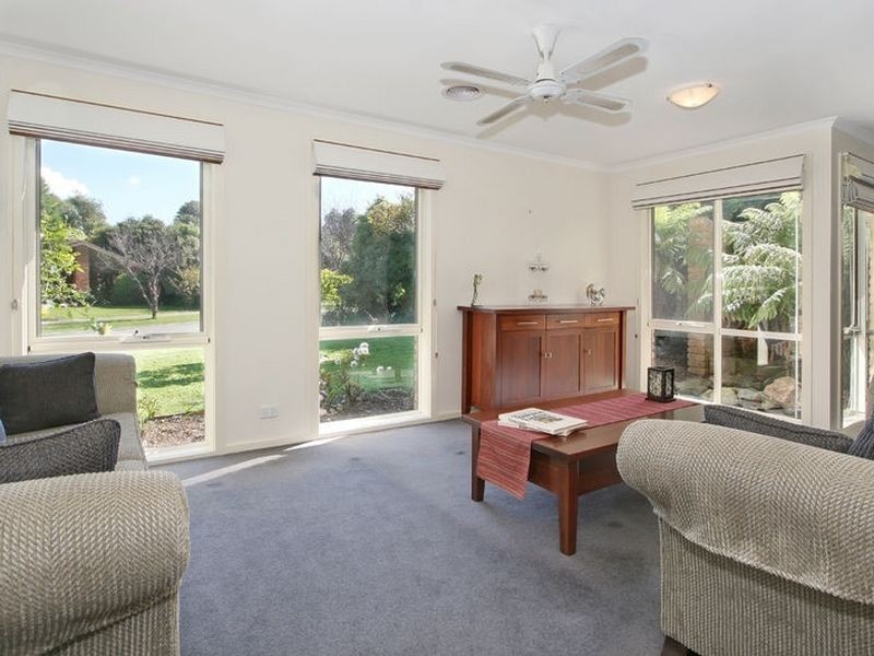 8 Bellfield Drive, Lysterfield VIC 3156