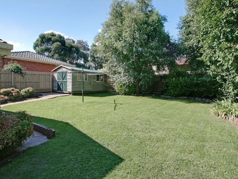 8 Bellfield Drive, Lysterfield VIC 3156