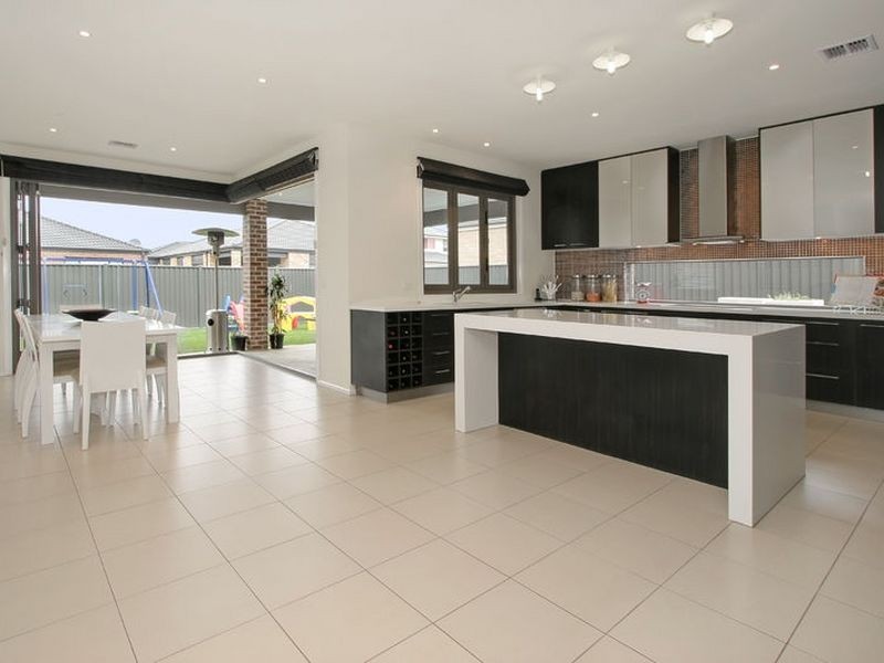 5 Esprit Avenue, Cranbourne North VIC 3977