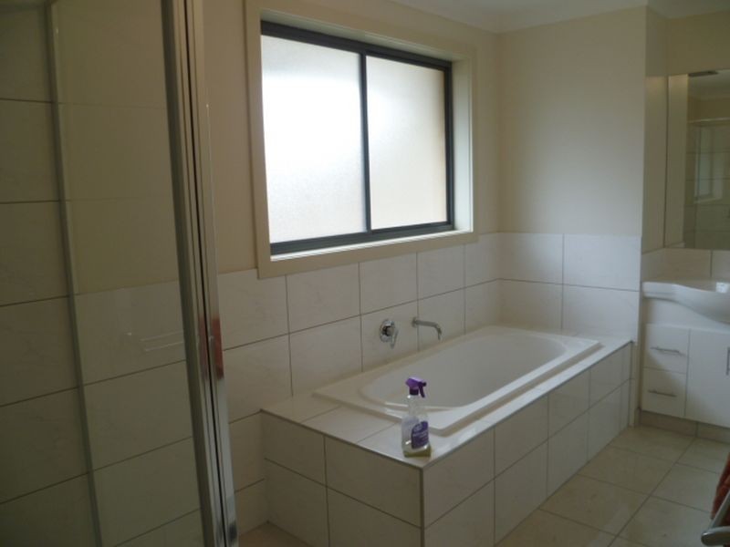 2/24 Illawara Crescent, Bayswater North VIC 3153