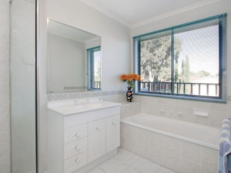 12 Overton Close, Rowville VIC 3178