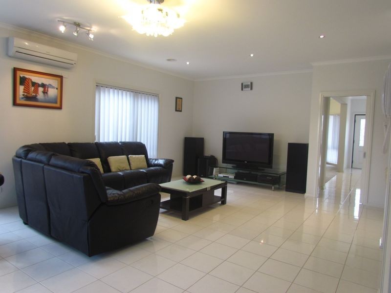 13 Braeburn Parade, Rowville VIC 3178