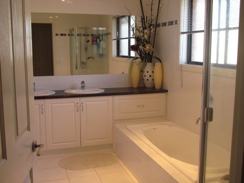 13 Braeburn Parade, Rowville VIC 3178