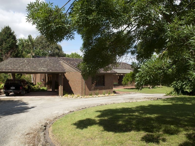 71-73 Churchill Park Drive, Endeavour Hills VIC 3802