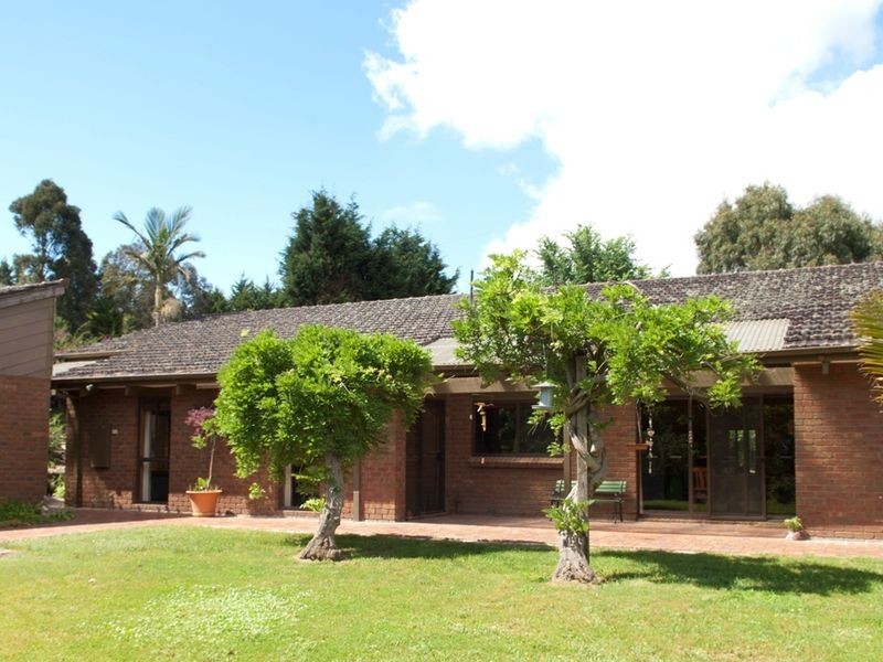 71-73 Churchill Park Drive, Endeavour Hills VIC 3802