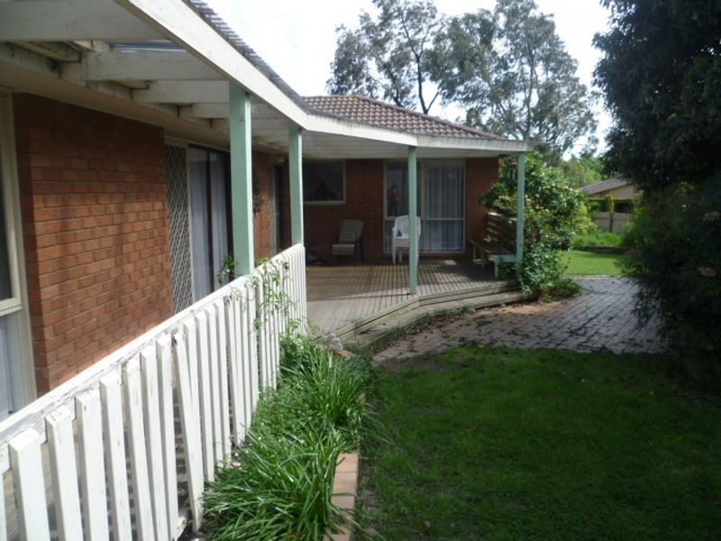 10 Clondara Drive, Rowville VIC 3178