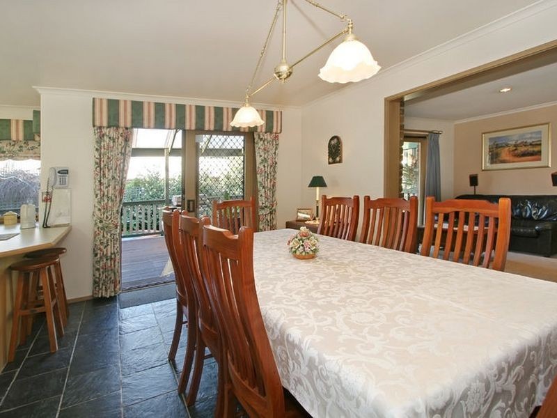 8 Pickworth Crescent, Rowville VIC 3178