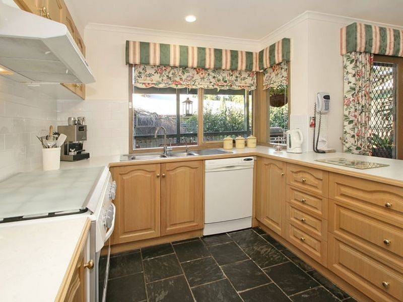 8 Pickworth Crescent, Rowville VIC 3178