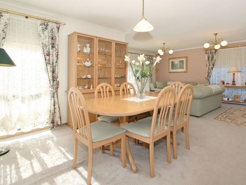 8 Pickworth Crescent, Rowville VIC 3178