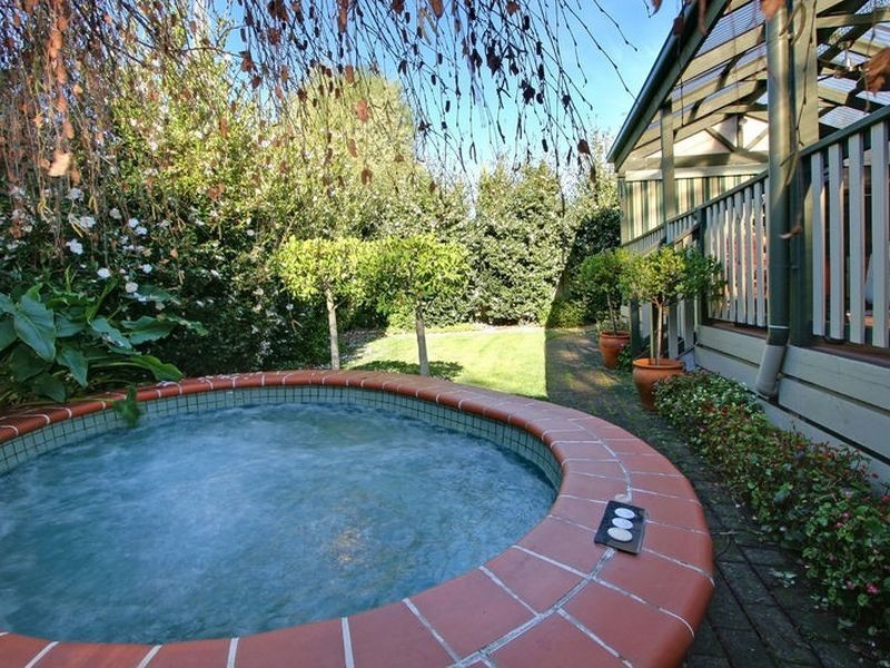 8 Pickworth Crescent, Rowville VIC 3178