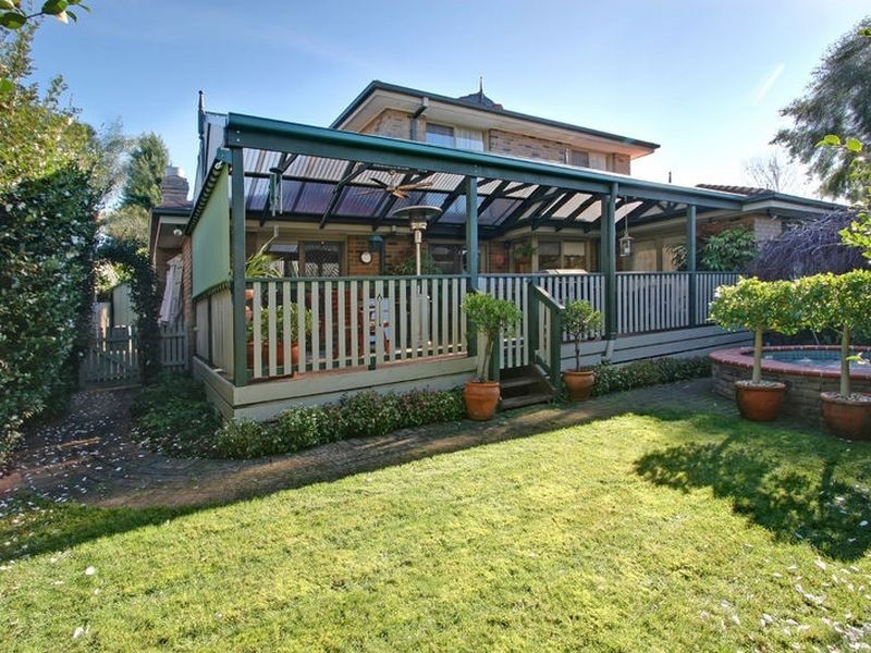 8 Pickworth Crescent, Rowville VIC 3178