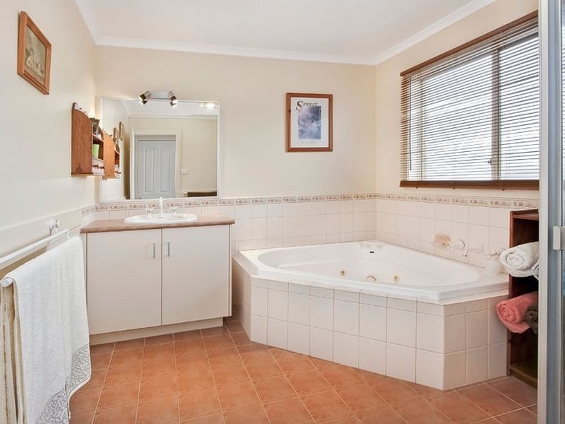 21 Camphor Close, Lysterfield VIC 3156