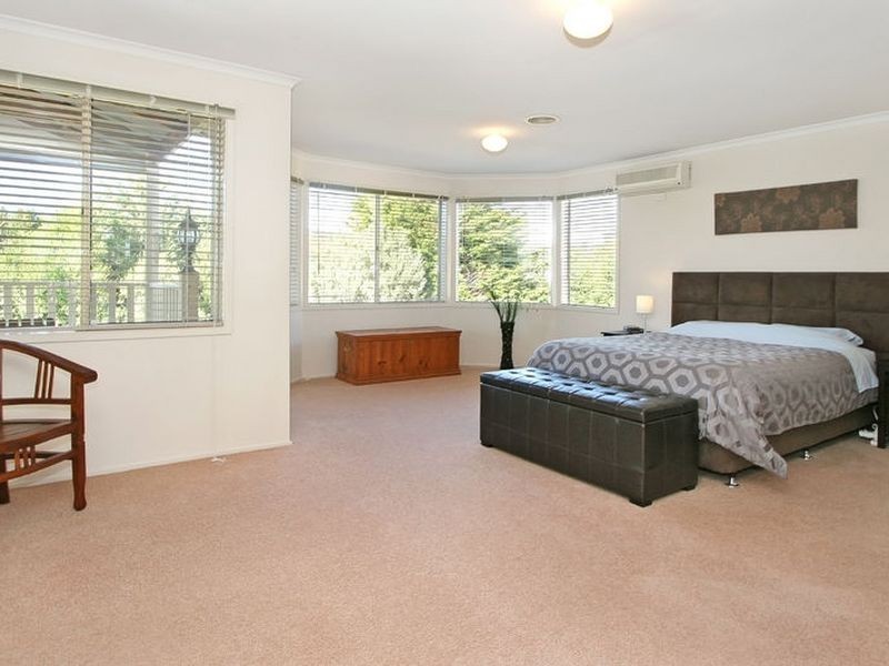 12 Garland Rise, Rowville VIC 3178