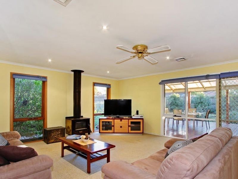 11 Chelmsford Court, Ferntree Gully VIC 3156