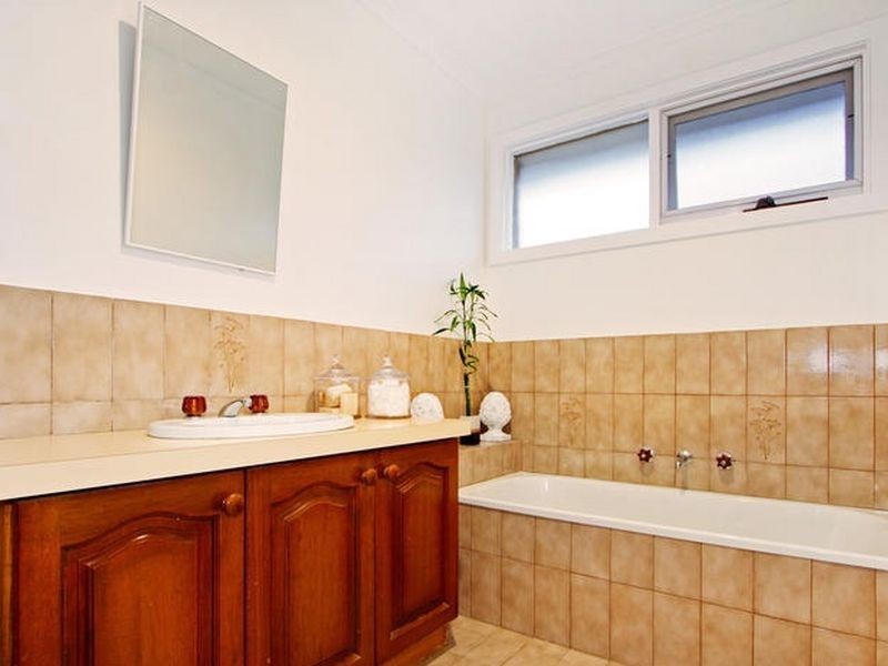 11 Chelmsford Court, Ferntree Gully VIC 3156