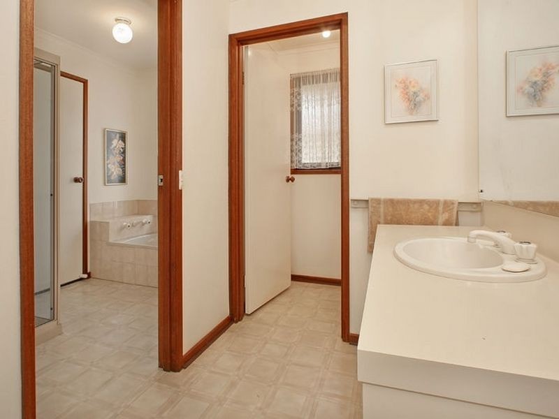 49 Dandelion Drive, Rowville VIC 3178