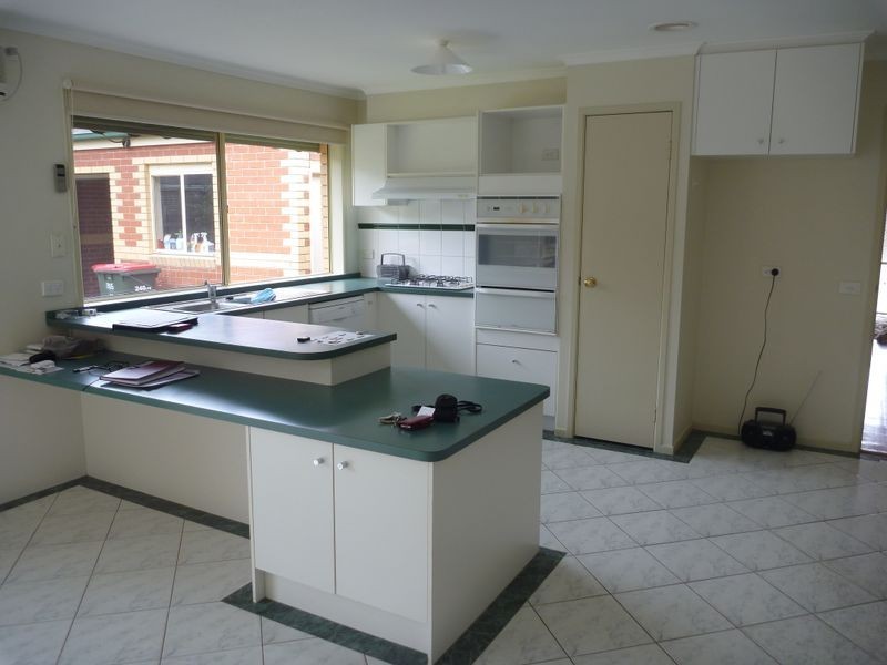 43 Airedale Way, Rowville VIC 3178