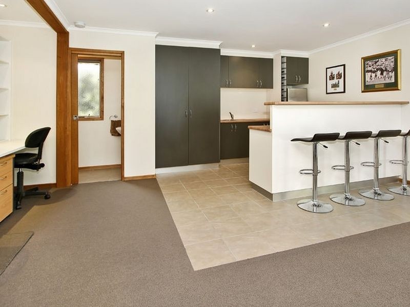 136 Karoo Road, Rowville VIC 3178