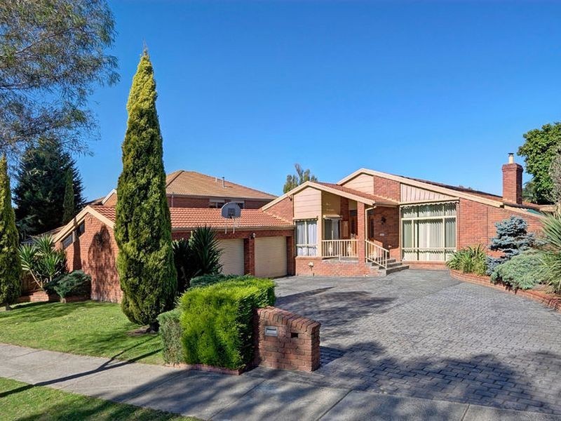 13 Shady Grove, Rowville VIC 3178