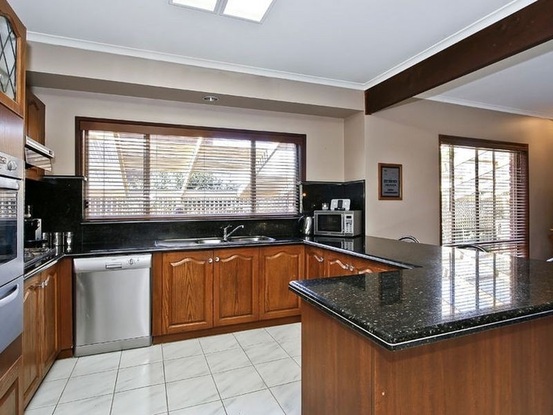 13 Shady Grove, Rowville VIC 3178
