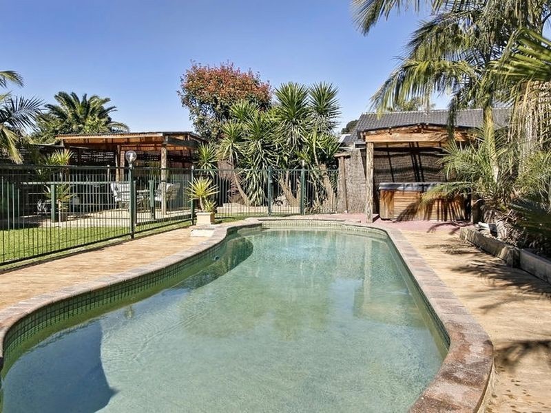 13 Shady Grove, Rowville VIC 3178