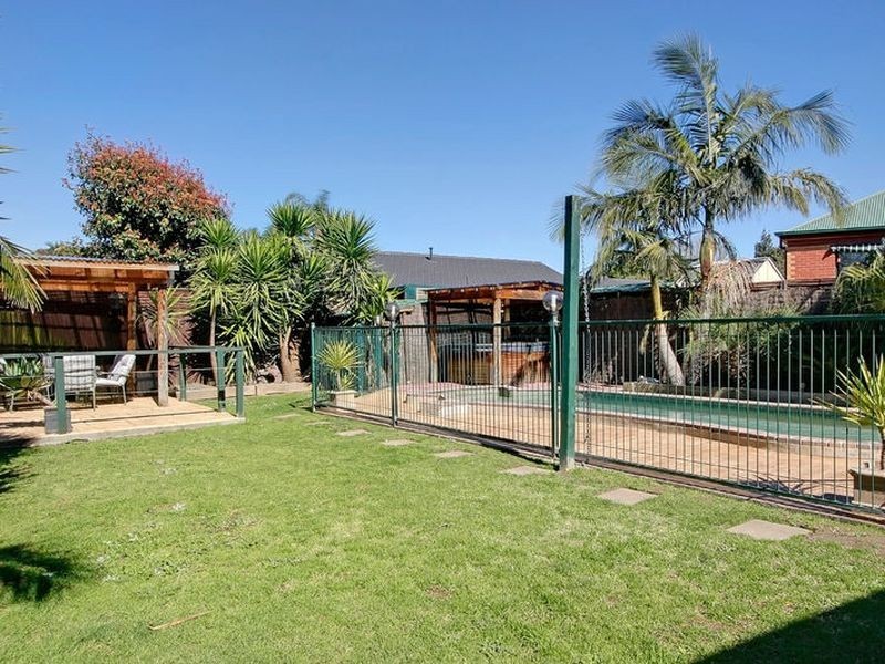 13 Shady Grove, Rowville VIC 3178