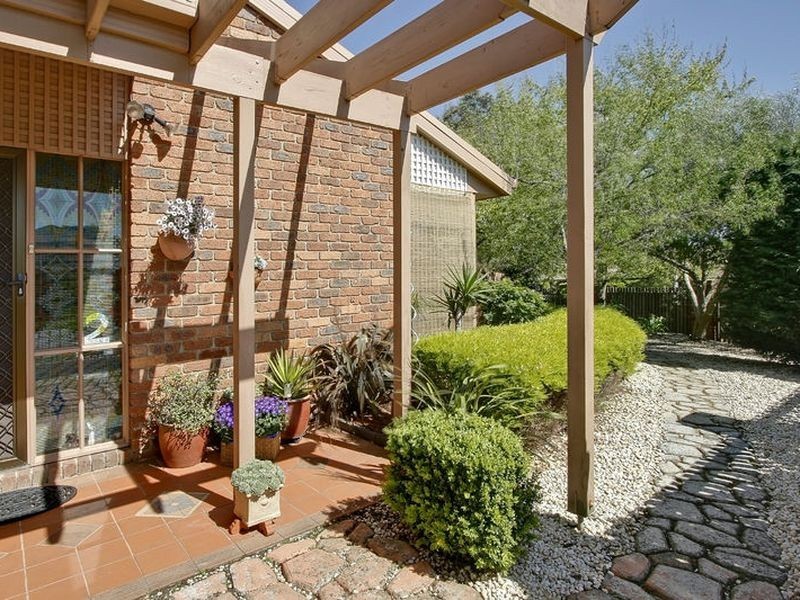 2 Pitfield Crescent, Rowville VIC 3178