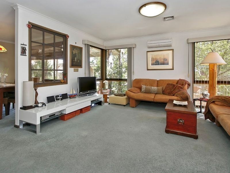 2 Pitfield Crescent, Rowville VIC 3178