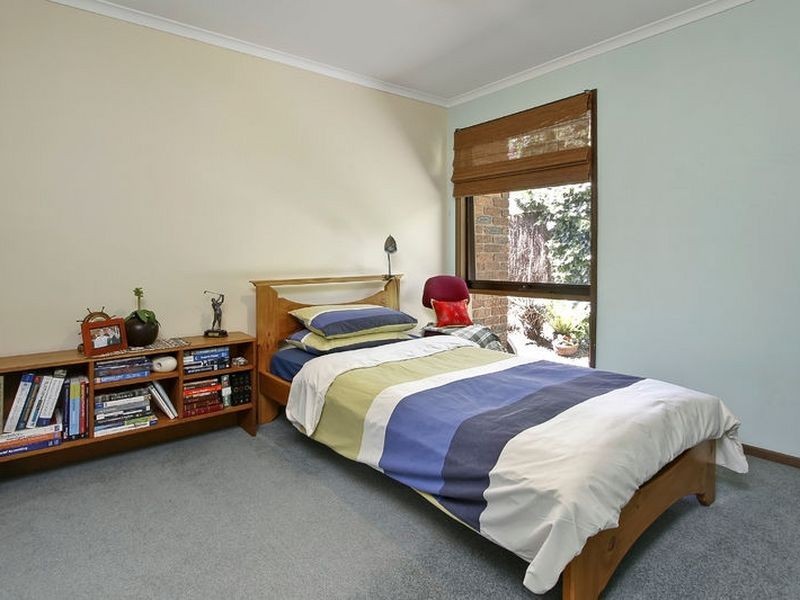 2 Pitfield Crescent, Rowville VIC 3178