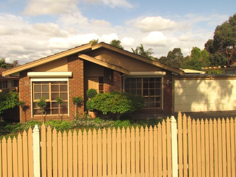 9 St Lawrance Way, Rowville VIC 3178