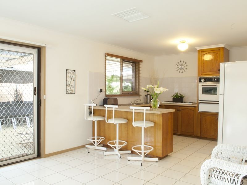 9 St Lawrance Way, Rowville VIC 3178