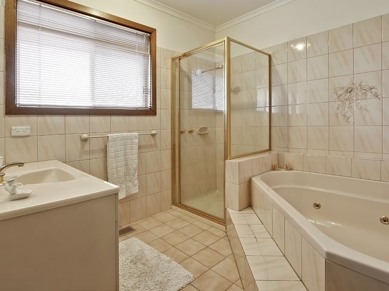 30 Mantung Crescent, Rowville VIC 3178