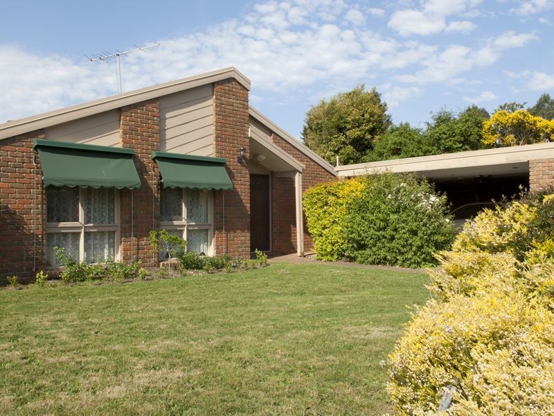 6 Bellfield Drive, Lysterfield VIC 3156
