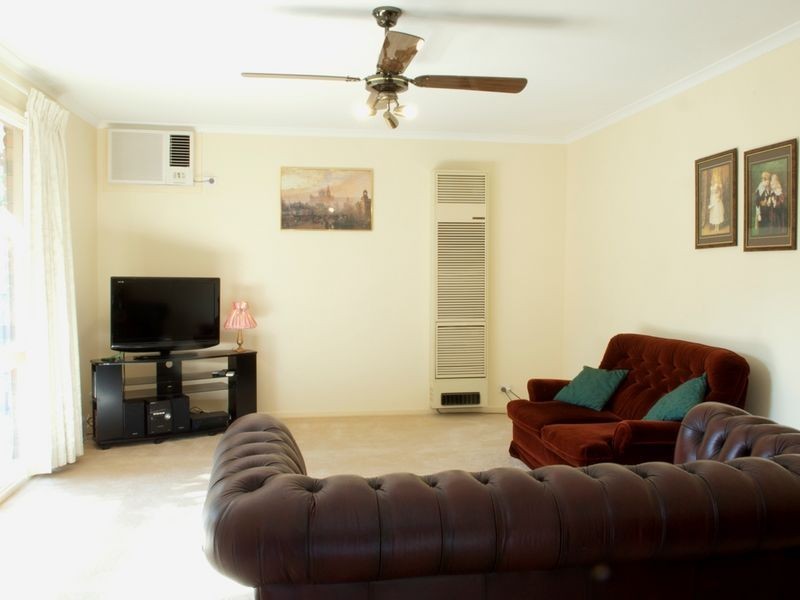 6 Bellfield Drive, Lysterfield VIC 3156